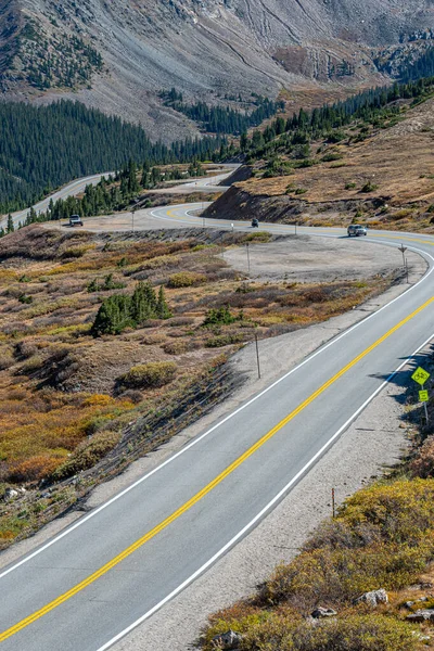 Uitzicht Een Schilderachtige Kronkelende Highway Met Toeristen Sightseers Naar Loveland — Stockfoto