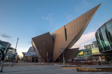 Denver Sanat Müzesi. Pazar sabahı güneş doğmadan ve kalabalık gelmeden önce..