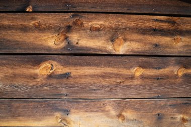 Yıpranmış eski bir duvarın güzel tahıl ve ezgisi Colorado dağlarındaki terk edilmiş bir kulübede bozulmadan duruyor. Görüntü ve görünüş açısından yararlı olması için..