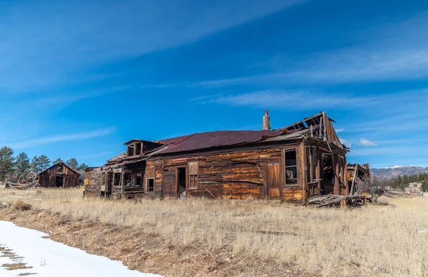 Eski Bir Kasaba Mağazası Olabilecek Tarihi Yapı Colorado Dağlarında Yıpranmaya — Stok fotoğraf