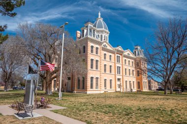 Teksas, Marfa 'daki güzel ve tarihi bir mahkeme salonu Presidio County Adliyesi' nin evidir..