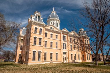 Teksas, Marfa 'daki güzel ve tarihi bir mahkeme salonu Presidio County Adliyesi' nin evidir..