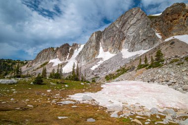 Wyoming 'in güzel ve nefes kesici Bighorn Dağları Amerika' nın en muhteşem sıradağlarından biridir..