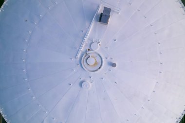 Su kulesi ya da su kulesi su deposu yangını korumak için içme suyu depolamak amacıyla dağıtımın basıncını arttırmak için kullanılır. Altın saat gün batımı. 