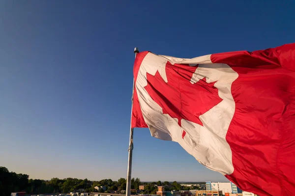 Toronto Ontario Canada Agosto 2022 Bandiera Canadese Che Sventola Nel — Foto Stock