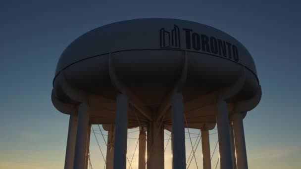 Toronto Ontario Kanada Sierpnia 2022 Wieża Ciśnień Lub Zbiornik Wieżą — Wideo stockowe