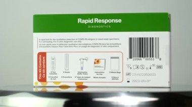 Toronto, Ontario, Kanada - 26 Aralık 2022: Hızlı Yanıt Covid 19 antijen hızlı test cihazı kaseti. Çünkü sadece tüp bebek kullanımında.