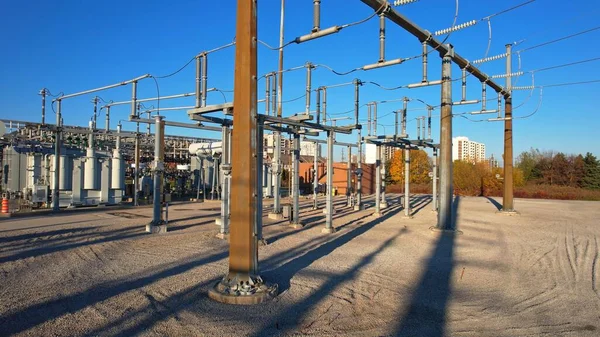 Estación Red Eléctrica Alta Tensión Pilones Cables Alimentación Transferencia Distribución — Foto de Stock