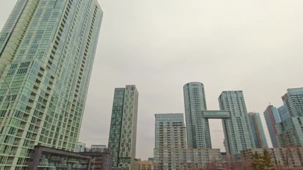 Широкий Автомобильный Вид Торонто Горизонта Гардинер Экспресс Недалеко Озера Онтарио — стоковое видео