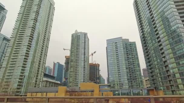Vedere Largă Mașinii Spre Orizontul Orașului Toronto Gardiner Express Lângă — Videoclip de stoc