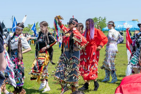 Pow Wow Women Traditional Dance Jingle Dress Healing Medicine Dress — Stock Photo, Image