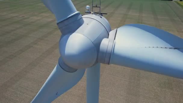 Kanadyjska Turbina Wiatrowa Łopatami Wiatraki Gospodarstwie Produkującym Zieloną Energię Zrównoważona — Wideo stockowe