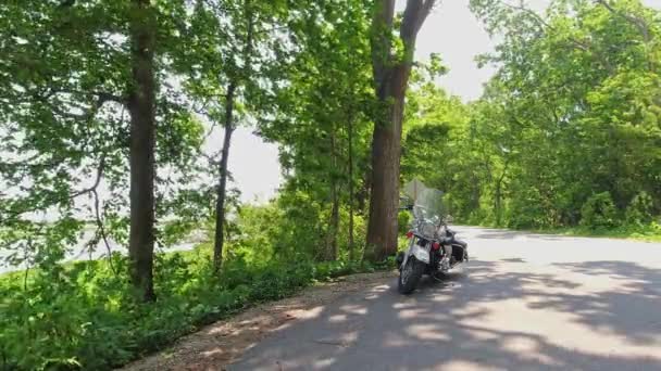 Point Pelee Drive Way Visitor Tourist Parked Motorcycle Shadow Thick — Αρχείο Βίντεο