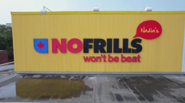 Frill 'in marketi yok. İşçiler tazminat ve çalışma koşullarının iyileştirilmesi için grev yapıyorlar. Kanada 'da indirimli süpermarket zinciri düşük maliyetli bakkaliyeleriyle bilinir. Bütçe dostu fiyatlar. Zaman aşımı: Toronto, Ontario, Kanada - 9 Eylül 2023