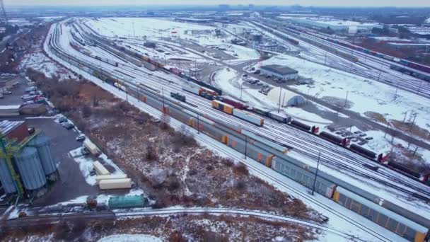 Tren Mercancías Cargado Carga Largo Ferrocarril Entorno Urbano Transporte Transfronterizo — Vídeos de Stock
