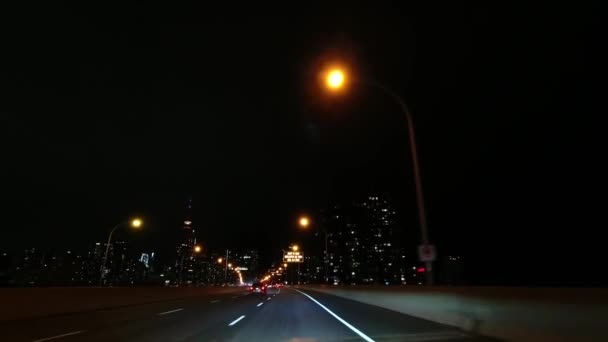 Standpunkt Der Auto Ansicht Fahrendes Schild Auf Der Stadtautobahn Weiter — Stockvideo