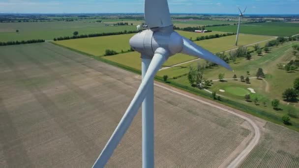 날개가 회전하는 캐나다 농장에 풍차는 에너지를 합니다 에너지 파노라마 에너지 — 비디오