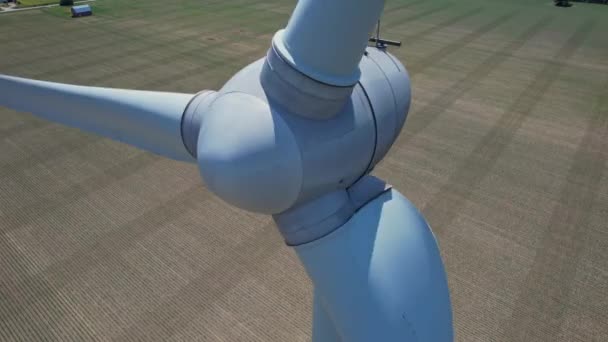 Kanadyjska Turbina Wiatrowa Łopatami Wiatraki Gospodarstwie Produkującym Zieloną Energię Zrównoważona — Wideo stockowe