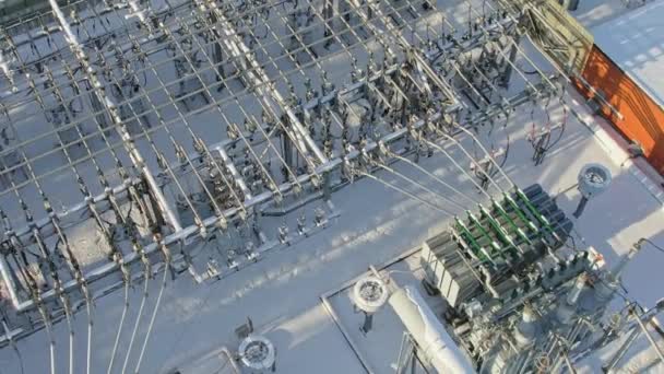 Estación Red Eléctrica Alto Voltaje Invierno Pilones Cables Alimentación Transferencia — Vídeo de stock