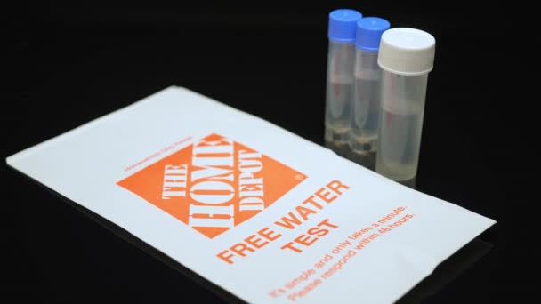Watertest Home Depot Gratis Kraan Water Testkit Monstertest Voor Drinkwater — Stockvideo