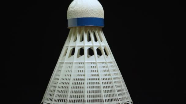 Bulu Tangkis Shuttlecock Atau Bola Terbuat Dari Plastik Rotasi Bagian — Stok Video