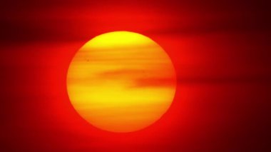 Kara bulutlarda büyücülük güneşi. Cadılar meclisi mitolojisi. Astroloji ve pagan dini kavramı. Ruhsal büyü büyücülük gelenekleri, yaşam enerjisi aydınlanma ve ölüm döngüsü..