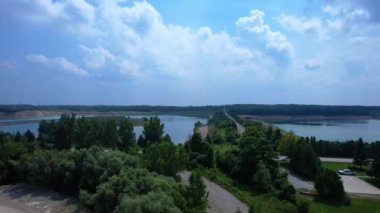 St Marys CBM yakınlarındaki küçük göller Güney aberfoyle çukurunu dolduruyor. Cambridge, Ontario, Kanada 'da inşaat malzemeleri tedarikçisi. İnşaat için önde gelen taş, kum ve çakıl tedarikçisi.