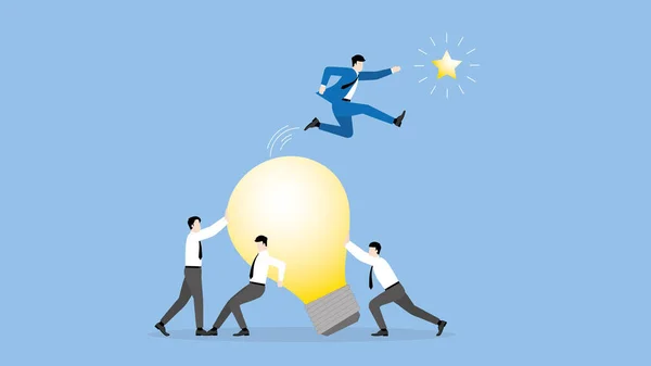 ビジネスマンは電球から飛び降り サポートチームと一緒に星をつかむ ビジネス上の課題 アイデア 成功の概念に達する — ストックベクタ