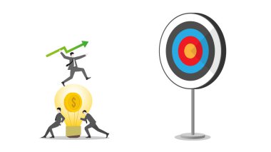 Bir iş adamı para ampulüne cirit atar gibi yeşil bir ok atar. Finansal başarı takım çalışması, hedef alma hırsı, yatırım stratejisi, iş performansı ve kariyer fırsatı