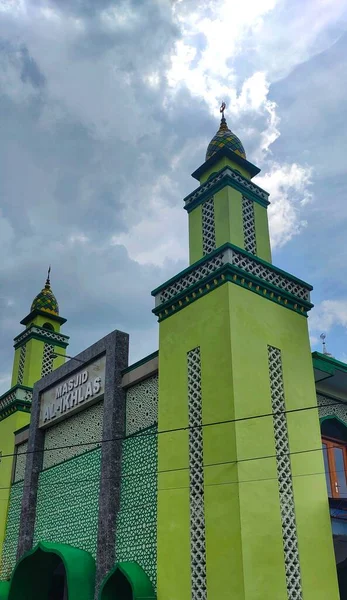 Магеланг Индонезия Nov 2022 Beauty Ikhlas Mosque Cloud Background Blue — стоковое фото