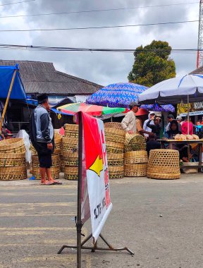 Merkez Java, Endonezya - Ekim 2022: Sanggrahan, Pakistan, Magelang, Jawa Tengah, Endonezya 'daki geleneksel pazar Asya kasabası.