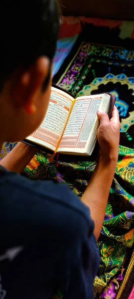 Magelang Indonesia November 2022 Portrait Muslim Boy Reading Qur — Stock Photo, Image