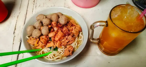 Blick Von Oben Auf Ein Köstliches Asiatisches Gericht Und Getränk — Stockfoto