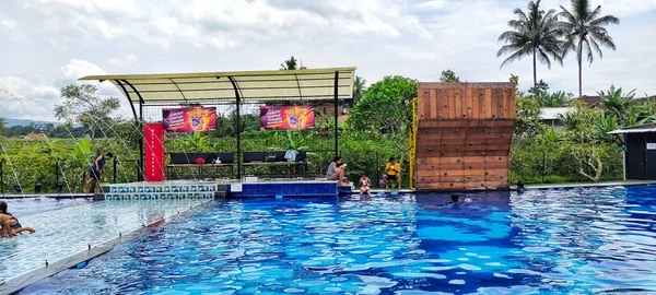 Salatiga Indonesien Januari 2023 Vacker Pool Med Modern Trädgård Asien — Stockfoto