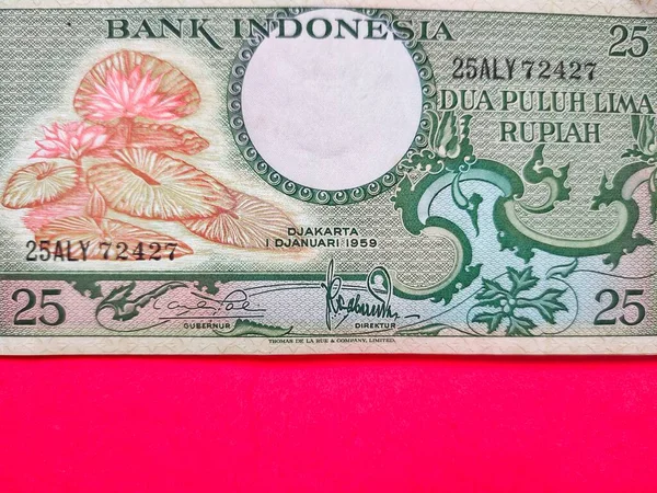 Eski Endonezya Banknotları Rupiah 1959 Basıldı Kırmızı Arka Planda Izole — Stok fotoğraf