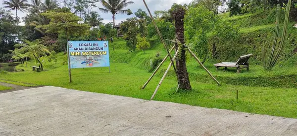 インドネシア セントラルジャワ 休憩のためのトロピカルグリーンガーデン — ストック写真