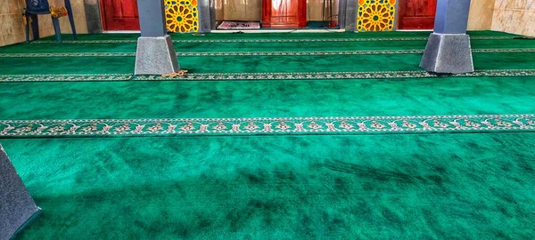 Zöld Szőnyeget Általában Muszlim Istentiszteletre Használják Mecsetben Vagy Imaszobában — Stock Fotó