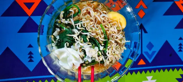 Sopa Fideos Indonesia Completa Con Ingredientes Vegetales Huevos Hervidos Parte —  Fotos de Stock