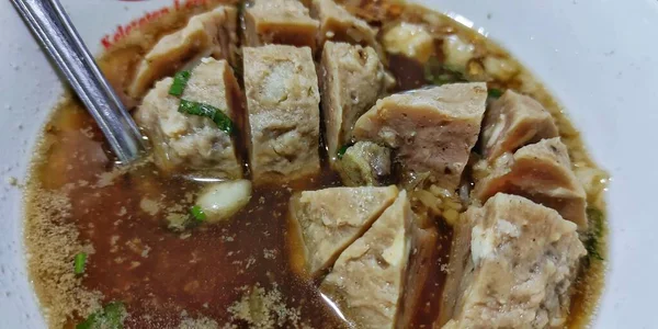 牛肉肉丸子是印度尼西亚的街头食品之一 很受公众欢迎 — 图库照片