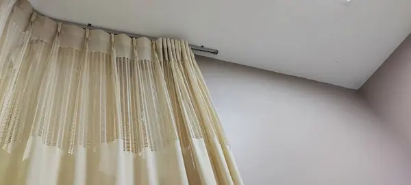 Hastanenin odasının arka plan görüntüsü yatalak bir hastanın bakış açısından.