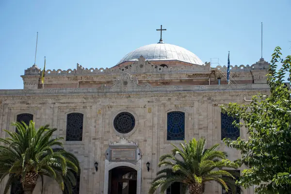 Heraklion 'un merkezinde bulunan Agios Titos Kilisesi (Aziz Titus)