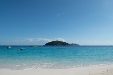 Similan Adası, Ulusal Park 'ta güzel bir yerdir ve Adaman Denizi' nde ünlü bir turistir.