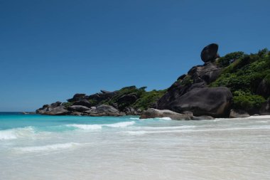 Similan Adası, Ulusal Park 'ta güzel bir yerdir ve Adaman Denizi' nde ünlü bir turistir.