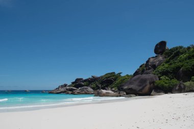 Similan Adası, Ulusal Park 'ta güzel bir yerdir ve Adaman Denizi' nde ünlü bir turistir.