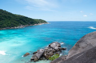 Similan Adası, Ulusal Park 'ta güzel bir yerdir ve Adaman Denizi' nde ünlü bir turistir.