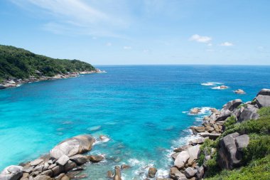 Similan Adası, Ulusal Park 'ta güzel bir yerdir ve Adaman Denizi' nde ünlü bir turistir.