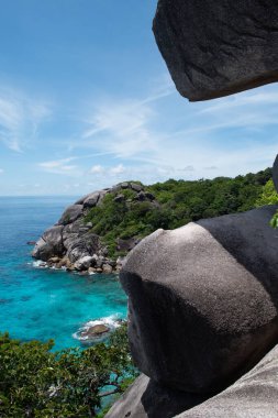 Similan Adası, Ulusal Park 'ta güzel bir yerdir ve Adaman Denizi' nde ünlü bir turistir.