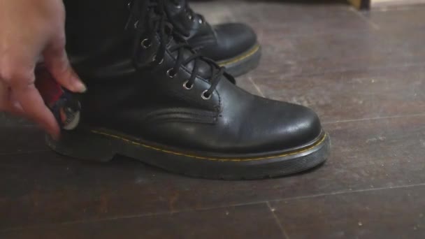 Boots Rub Shine Clean Shoes Nofilter — Stock Video
