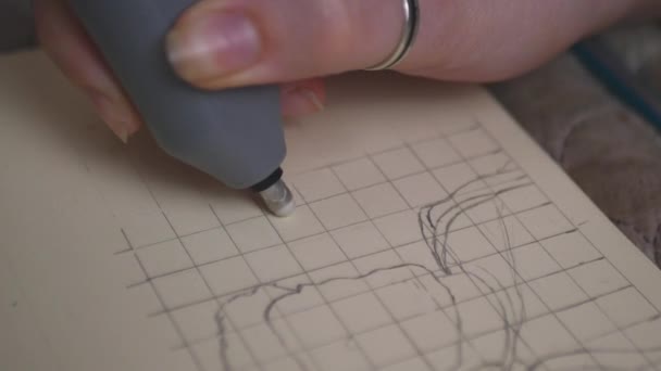 Saya Menghapus Markah Pada Sketsa Saya Electric Eraser Nofilter Gaya — Stok Video