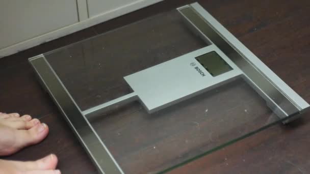 Woman Scales Measure Weight Girl Legs Step Bathroom Scale Fitness — Vídeo de stock